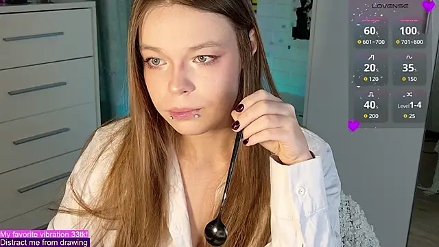 Snapshot of ValBae chatting on 09/28/25, 08:03 ValBae online show from 09/28/25, 08:03