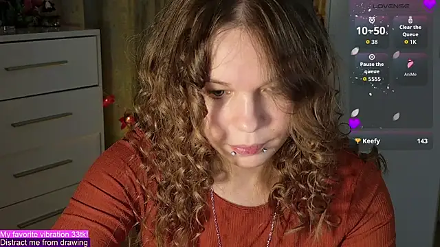 Snapshot of ValBae chatting on 10/11/25, 08:29 ValBae online show from 10/11/25, 08:29