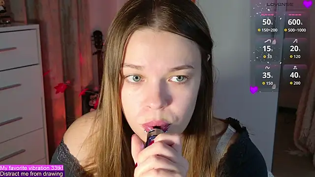 Snapshot of ValBae chatting on 10/19/25, 07:47 ValBae online show from 10/19/25, 07:47