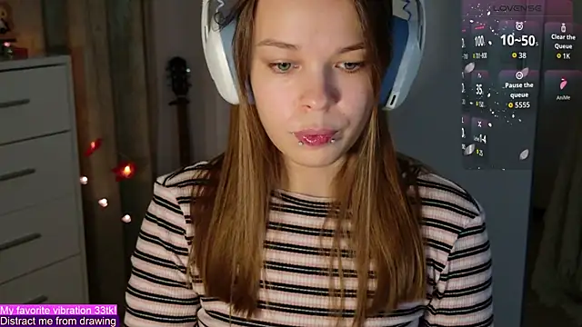 Snapshot of ValBae chatting on 10/27/25, 09:30 ValBae online show from 10/27/25, 09:30