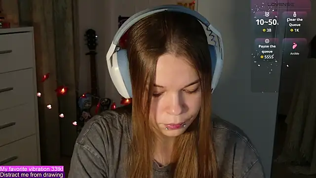 Snapshot of ValBae chatting on 10/28/25, 09:06 ValBae online show from 10/28/25, 09:06