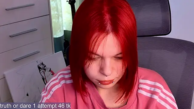 Snapshot of ValBae chatting on 06/30/26, 08:15 ValBae online show from 06/30/26, 08:15