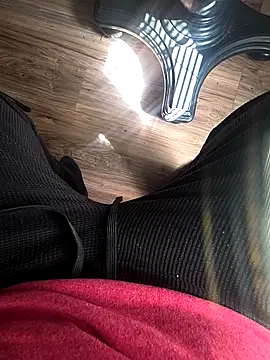 Snapshot of Damn-Danny chatting on 11/12/25, 06:19 Damn-Danny online show from 11/12/25, 06:19