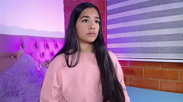 Snapshot of Maeena chatting on 12/11/24, 11:21 Maeena online show from 12/11/24, 11:21