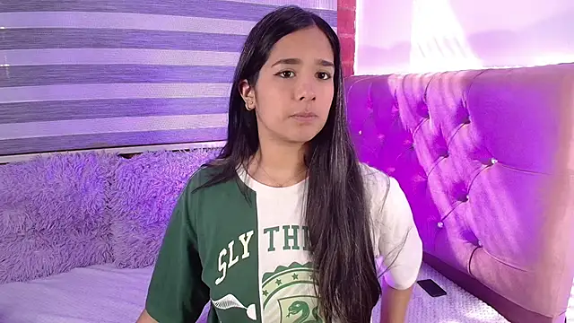 Snapshot of Maeena chatting on 02/03/25, 02:55 Maeena online show from 02/03/25, 02:55