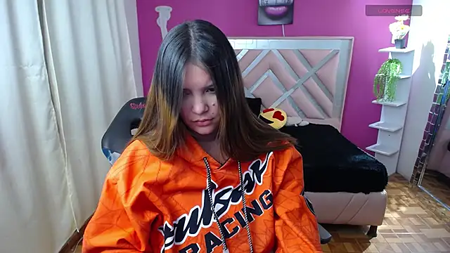 brithany smiith  online show from 12/31/24, 04:27
