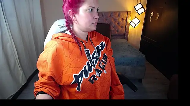 brithany smiith  online show from 02/06/25, 04:10