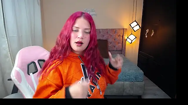 brithany smiith  online show from 02/06/25, 07:35