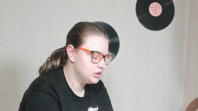 Snapshot of Seductive_She_Wolf chatting on 02/06/26, 05:49 Seductive She Wolf online show from 02/06/26, 05:49