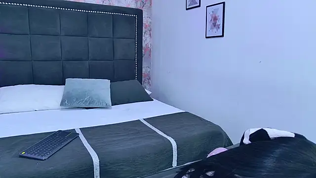 Mia-Monroe online show from 01/12/26, 07:41