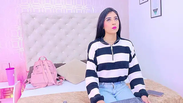 Snapshot of Mia-Monroe chatting on 02/01/26, 07:45 Mia-Monroe online show from 02/01/26, 07:45