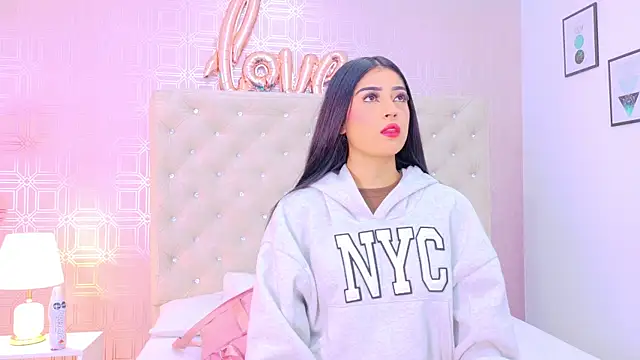 Snapshot of Mia-Monroe chatting on 02/13/26, 07:21 Mia-Monroe online show from 02/13/26, 07:21