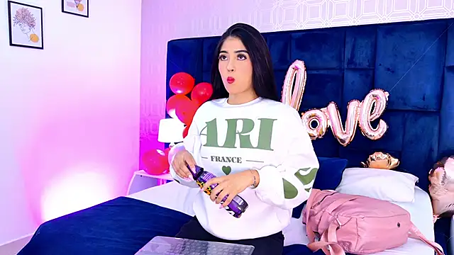 Snapshot of Mia-Monroe chatting on 02/17/26, 12:34 Mia-Monroe online show from 02/17/26, 12:34