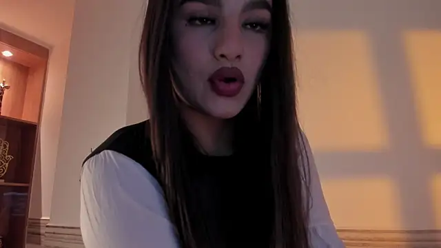 Snapshot of Sophia_Cambpell chatting on 05/16/26, 09:57 Sophia Cambpell online show from 05/16/26, 09:57