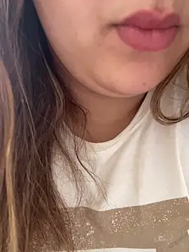 yassminsexy22 online show from 04/18/26, 12:42