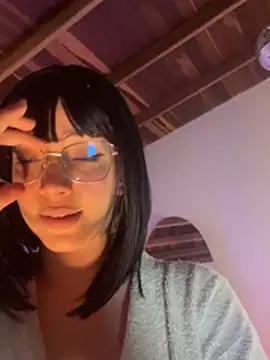 Snapshot of sweeet_peach chatting on 06/20/26, 05:54 sweeet peach online show from 06/20/26, 05:54