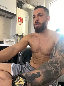 LoveIsBlind  online show from 10/10/25, 04:55