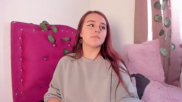 Snapshot of evy_orange1 chatting on 12/09/24, 05:30 evy orange1 online show from 12/09/24, 05:30