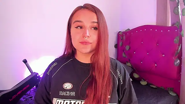 Snapshot of evy_orange1 chatting on 01/28/25, 05:46 evy orange1 online show from 01/28/25, 05:46