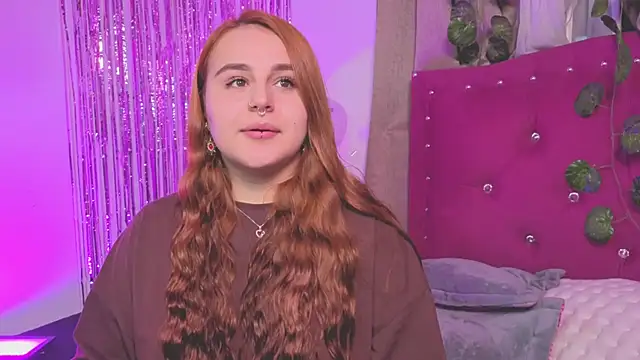 Snapshot of evy_orange1 chatting on 09/10/25, 12:32 evy orange1 online show from 09/10/25, 12:32