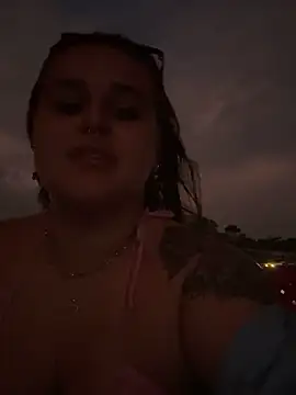 Snapshot of evy_orange1 chatting on 10/26/25, 11:20 evy orange1 online show from 10/26/25, 11:20