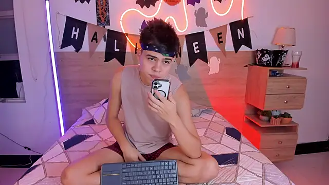 justinbiler online show from 10/27/25, 01:59