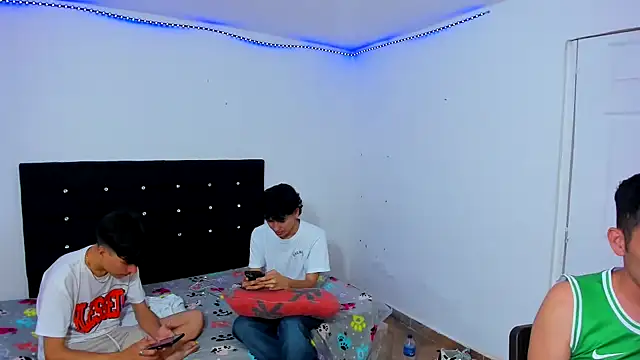 Alexander and Xiao online show from 03/01/25, 08:42