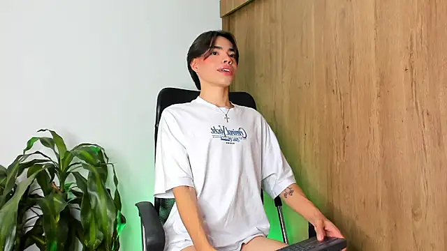 Julifoxx online show from 02/05/25, 10:12