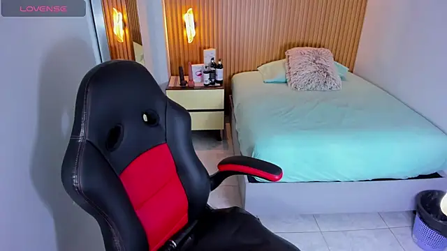 LUCYAMARS1 online show from 10/28/25, 12:41