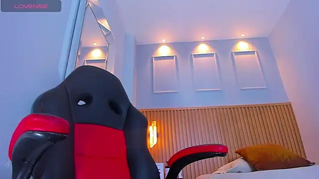 LUCYAMARS1 online show from 11/18/25, 02:32