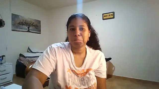 Snapshot of Ivon-09 chatting on 06/25/26, 03:06 Ivon-09 online show from 06/25/26, 03:06