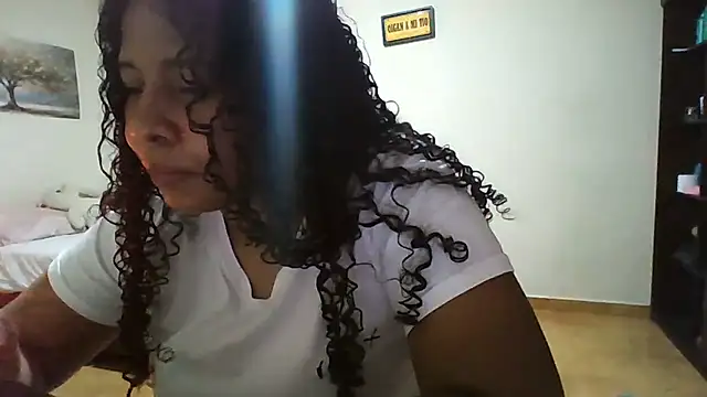 Snapshot of Ivon-09 chatting on 07/09/26, 12:37 Ivon-09 online show from 07/09/26, 12:37