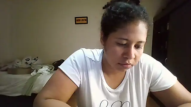 Snapshot of Ivon-09 chatting on 07/14/26, 12:33 Ivon-09 online show from 07/14/26, 12:33