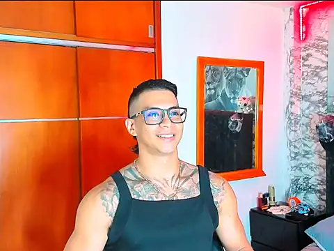 Snapshot of Aaron_Toy chatting on 01/07/26, 08:22 Aaron Toy online show from 01/07/26, 08:22