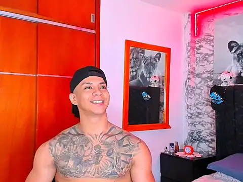 Snapshot of Aaron_Toy chatting on 01/12/26, 06:02 Aaron Toy online show from 01/12/26, 06:02