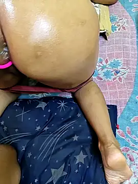 Snapshot of GF_nd_BF_ chatting on 10/30/25, 05:53 GF nd BF online show from 10/30/25, 05:53