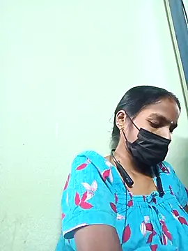 anusiya01 online show from 02/18/25, 07:10