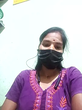 anusiya01 online show from 09/17/25, 01:57