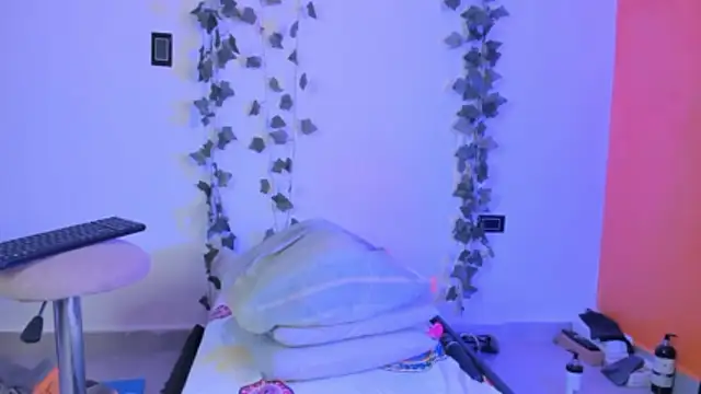 Cataleya19   online show from 02/18/26, 09:16