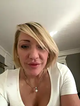 camdanz777 online show from 09/22/25, 07:49