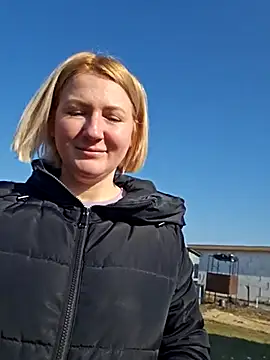 Snapshot of -Schweppes- chatting on 02/24/25, 10:15 -Schweppes- online show from 02/24/25, 10:15