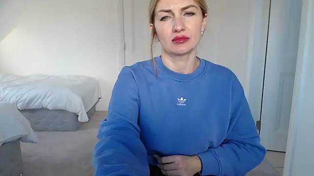 Mallinia online show from 02/04/25, 03:57