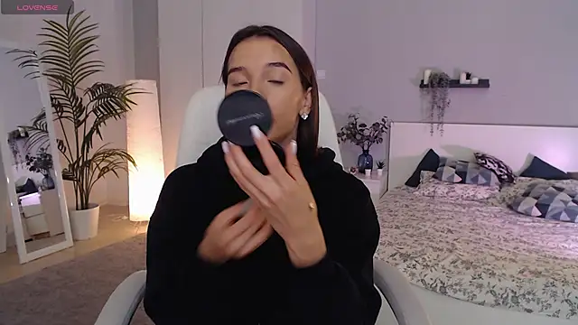 Bellla Haddid online show from 09/24/25, 01:31