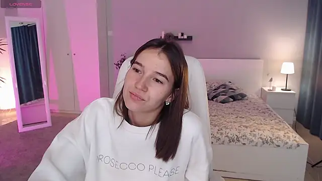 Bellla Haddid online show from 09/27/25, 01:10