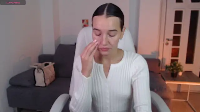 Bellla Haddid online show from 10/15/25, 01:06