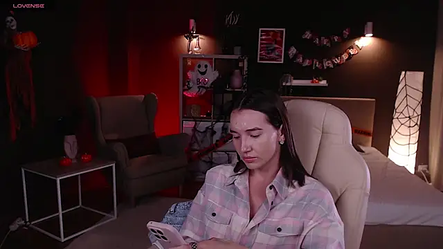 Bellla Haddid online show from 10/23/25, 01:05