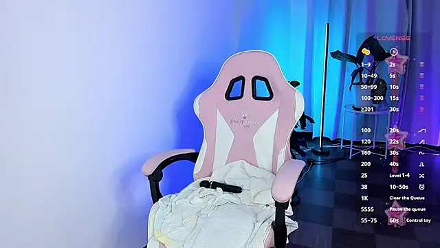 Kendall Bunnyy online show from 04/14/26, 08:37