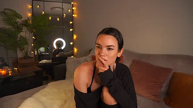 Heidi11 online show from 10/19/25, 07:47