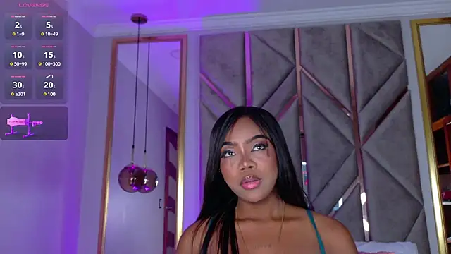 Lola King online show from 03/10/25, 04:07