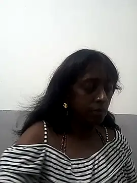 Snapshot of mamakarma1403 chatting on 03/22/25, 12:35 mamakarma1403 online show from 03/22/25, 12:35